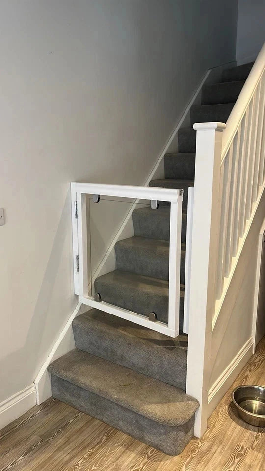 Luxury Glass Gate with Oak half newel, Top Capping & Wall post ( 88cm W x 70cm H ) Flushed lock.