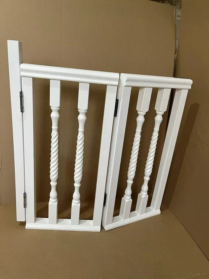 Bi-Fold Gate